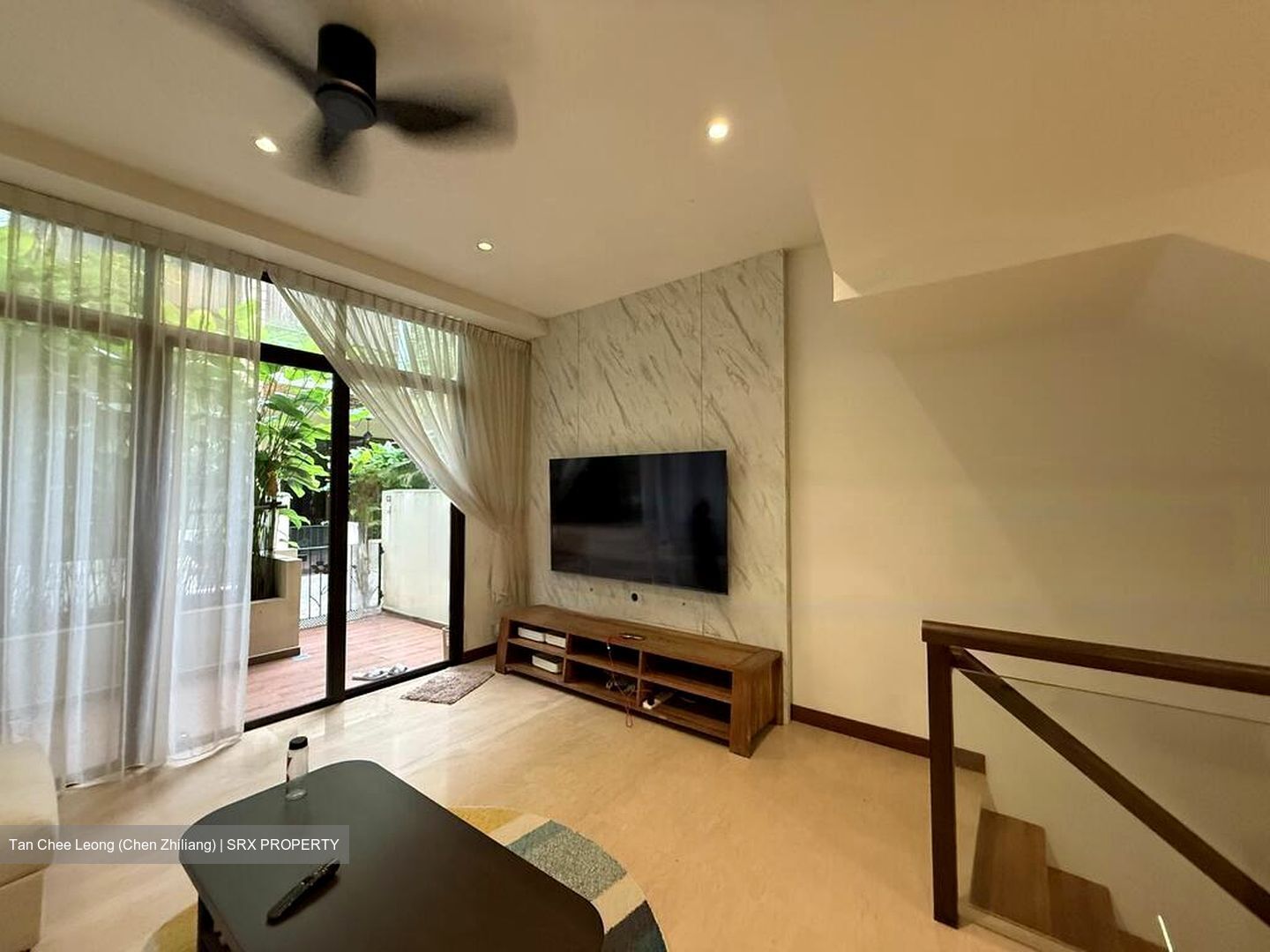 Holland Link (D10), Terrace #454567361